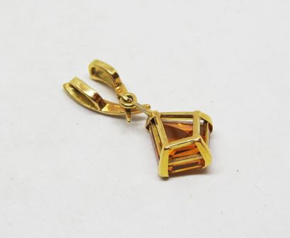 Pendentif or 18K agrémenté d'une citrine...