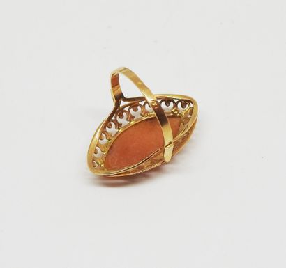 Bague monture or 18 K de forme marquise ornée...