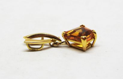 Pendentif or 18K agrémenté d'une citrine...