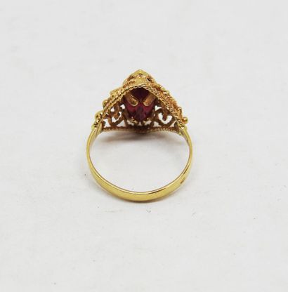 Bague monture or 18K finement ajourée agrémentée...