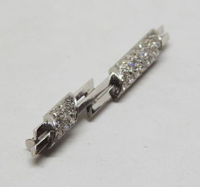 Line brooch in 18 K gold with two pavé-cut...