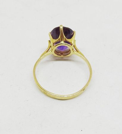 Ring set in 18K gold with a faceted amethyst.
Total...