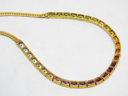H. STERN
Collier or 18K et poinçons Maître...