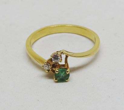 Ring set in 18K gold, with a faceted emerald...