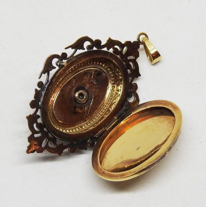 Ovoid souvenir medallion, openwork setting,...