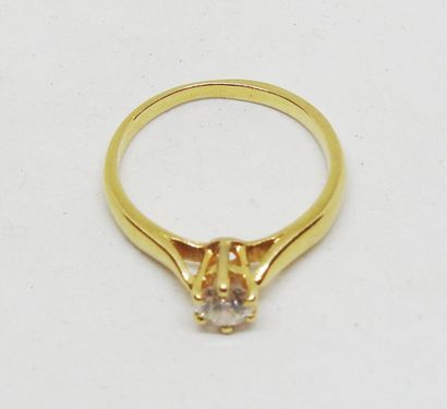 18K gold ring set with a brilliant-cut diamond,...