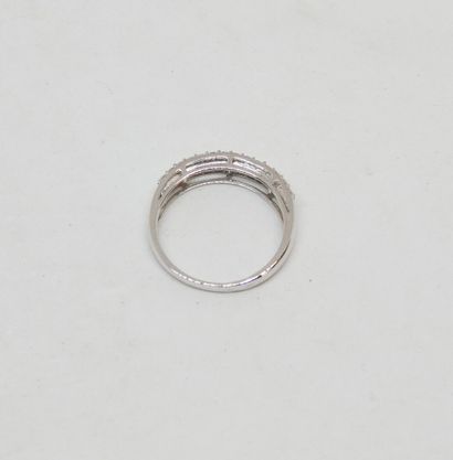Demi alliance monture or 18K ornée de diamants...