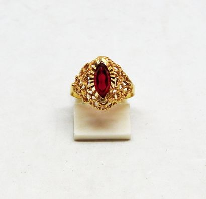 Bague monture or 18K finement ajourée agrémentée...