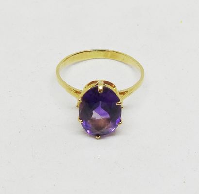 Ring set in 18K gold with a faceted amethyst.
Total...