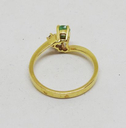 Ring set in 18K gold, with a faceted emerald...
