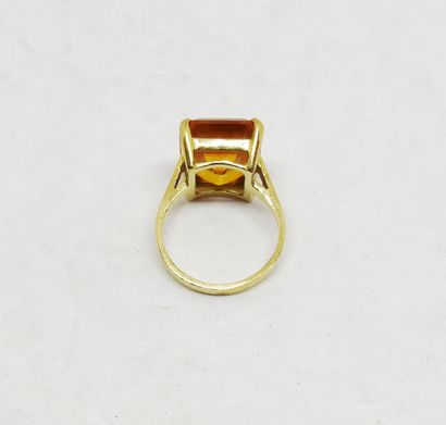 Bague monture or 18K ornée d'une citrine...
