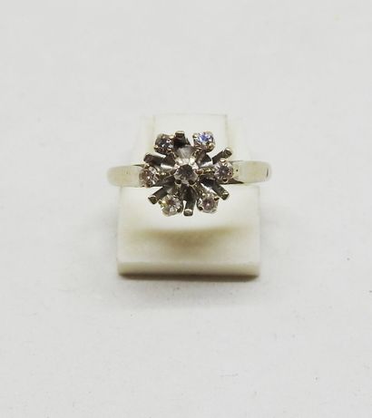 Ring set in 18K gold with brilliant-cut diamonds.
Total...