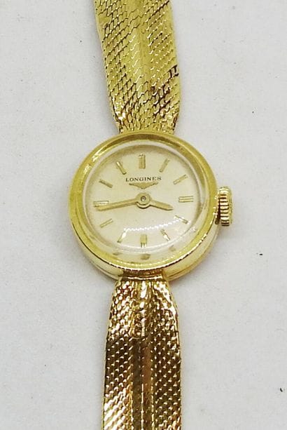 LONGINES
Montre de dame toute or 18K.
Poids...