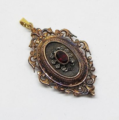 Ovoid souvenir medallion, openwork setting,...