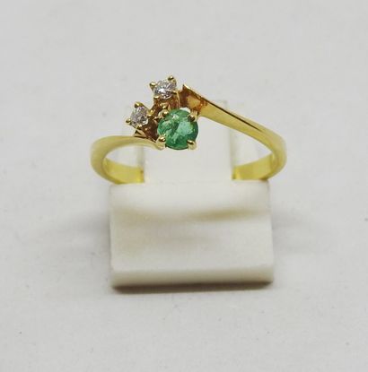 Ring set in 18K gold, with a faceted emerald...