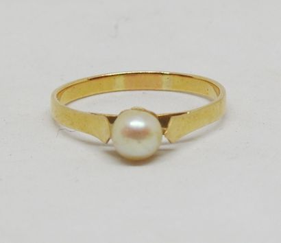 Bague de jeune fille monture or 18 K ornée...
