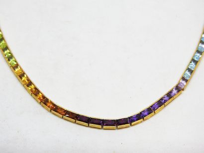 H. STERN
Collier or 18K et poinçons Maître...
