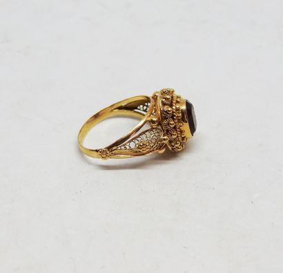 Travail étranger
Bague en argent doré, agrémentée...