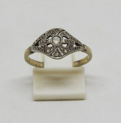 Bague ancienne monture or 18 K et platine...