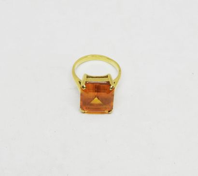 Bague monture or 18K ornée d'une citrine...