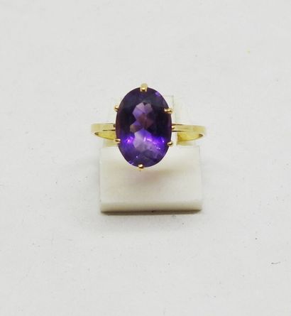 Ring set in 18K gold with a faceted amethyst.
Total...