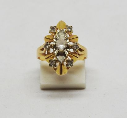 18K gold ring with six brilliant-cut diamonds...