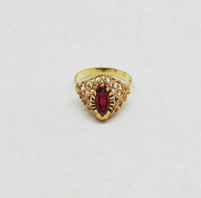 Bague monture or 18K finement ajourée agrémentée...