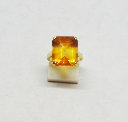 Bague monture or 18K ornée d'une citrine...