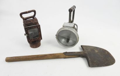 ALLEMAGNE. Lampe d'inspection en fer et aluminium...