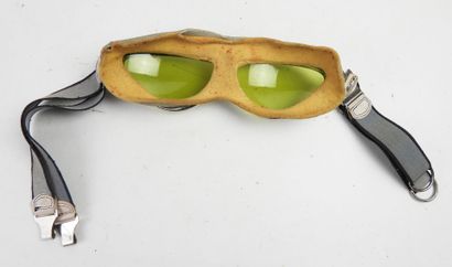 ÉQUIPEMENTS. Paire de lunettes de vol 