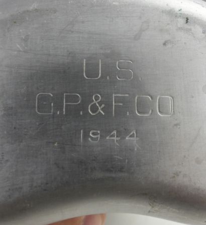 USA. Lot d'équipements composé d'une gamelle,...