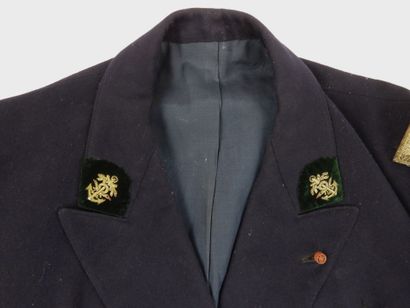 UNIFORMES. MARINE. Ensemble d'un pharmacien...