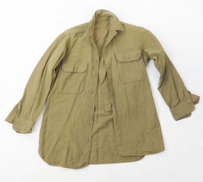 USA. Ensemble comprenant une chemise, étiquette...