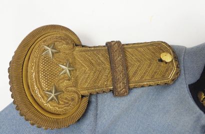 UNIFORMES. Tenue de général de division composée...