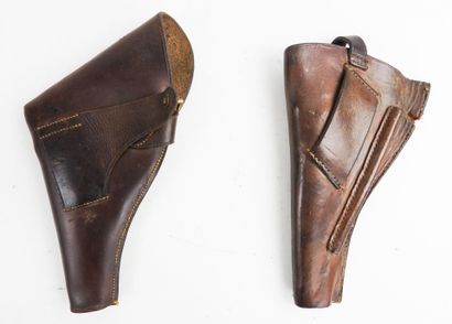 ANGLETERRE. Lot de deux holster, l'un en...