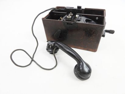 ALLEMAGNE. Téléphone de campagne en bakélite...