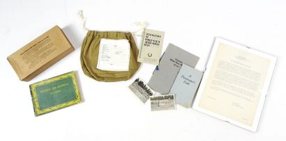USA. Ensemble d'accessoires, sac à effets,...