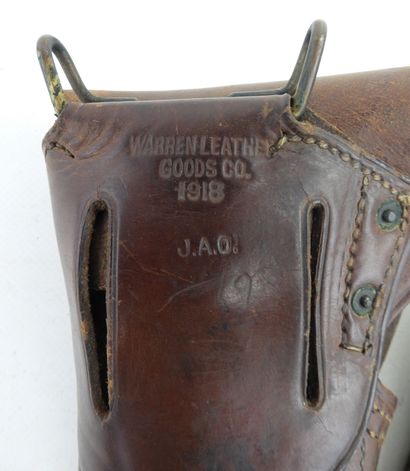 USA. Lot comprenant un holster pour colt...