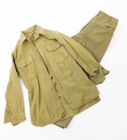 USA. Ensemble comprenant une chemise, étiquette...