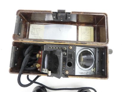 ALLEMAGNE. Téléphone de campagne en bakélite...