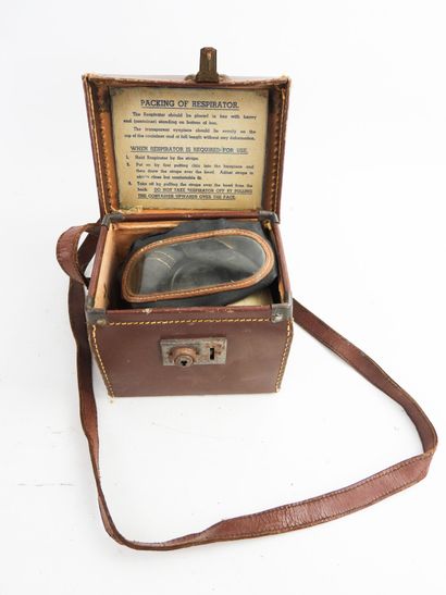 ANGLETERRE. Masque à gaz, taille médium,...