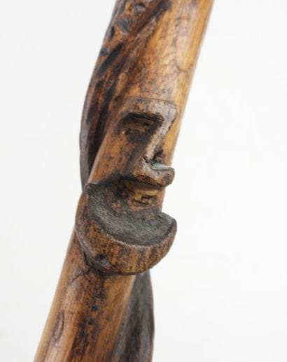 DIVERS. Canne de Zouaves en bois sculpté...