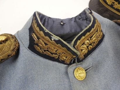 UNIFORMES. Tenue de général de division composée...
