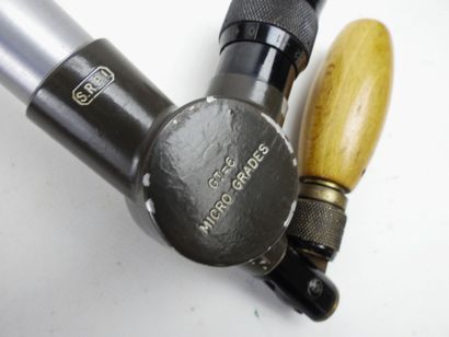 ÉQUIPEMENTS. Périscope à main modèle 1930,...
