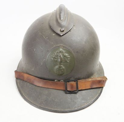 COIFFURES. Casque Adrian modèle 1926 d'infanterie...