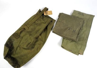 USA. Ensemble de 2 demi-toiles de tente en...