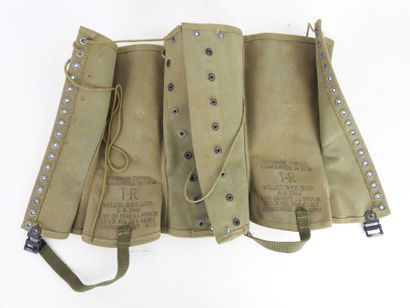 USA. Lot composé de deux paires de guêtres...