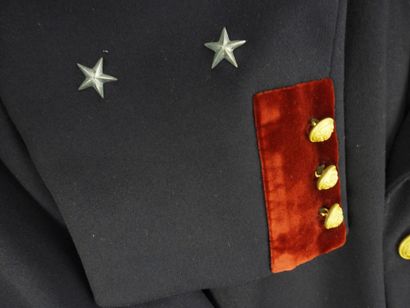 UNIFORMES. MARINE. Ensemble d'un médecin...