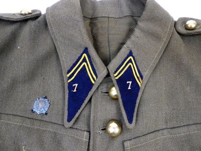 UNIFORMES. Vareuse modèle 1938 d'officier...
