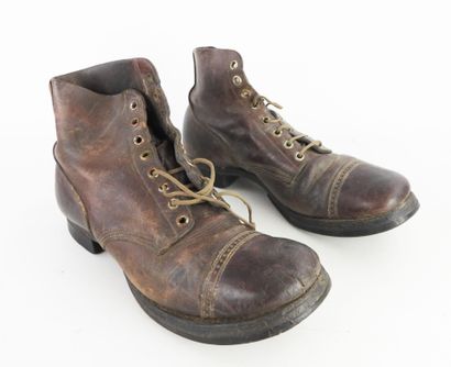 USA. Paire de brodequins type II, US Army,...